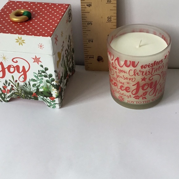 Michel Design Works Joy To The World Soy Candle - Picture 12 of 12